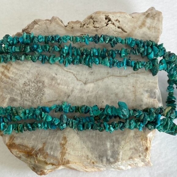 Triple Strand Blue Green Beaded Dyed Turquoise Chip 18" Necklace Toggle Closure - Picture 15 of 16